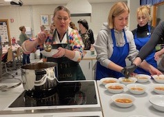 Innvandrere og Lions lager smakfulle måltid